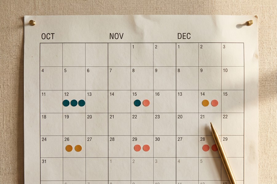 Calendar planning graphic showing optimal windows for credit applications before a mortgage