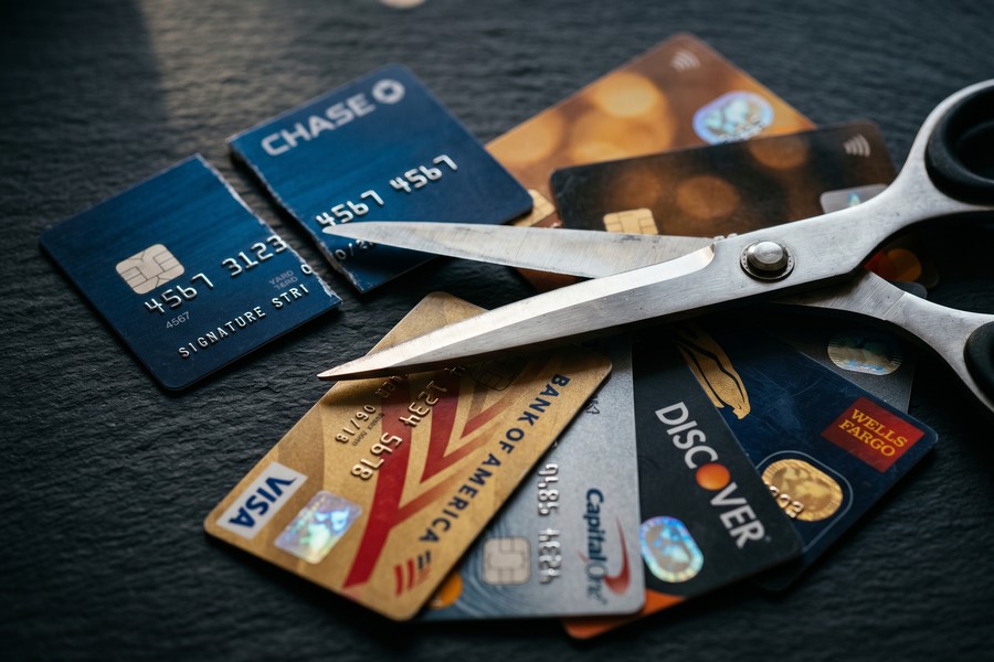 Diagram showing credit utilization ratio improving from 70 percent down to 15 percent