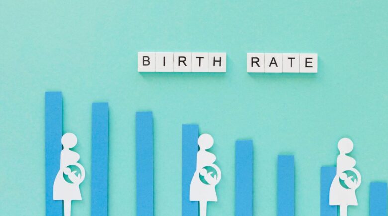 Chart showing average savings rate by age group in 2025
