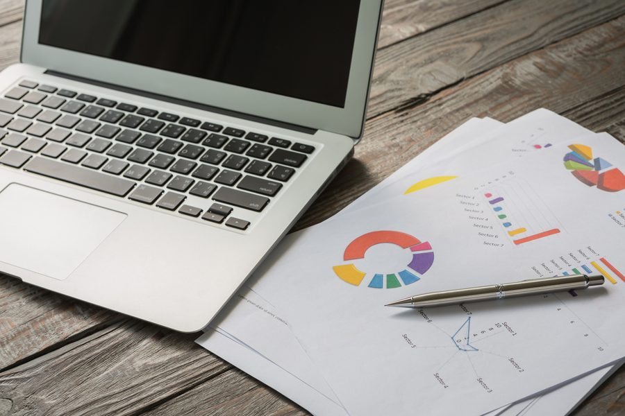 Visual: Comparison of savings vs side hustle timelines to reach $10,000