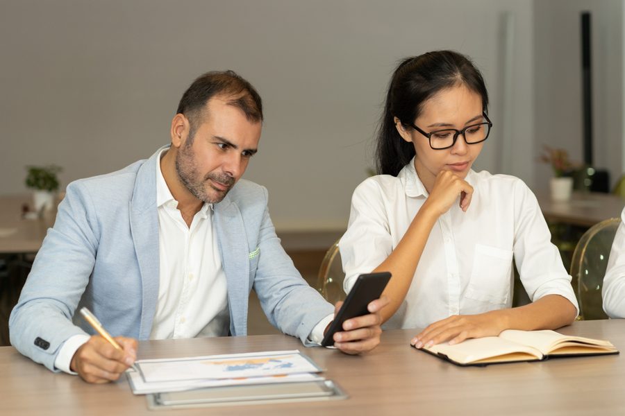 Side-by-side comparison of taxable brokerage, traditional IRA, and Roth IRA tax treatment.