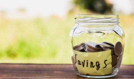 A comparison of regular savings account vs high-yield savings account interest rates