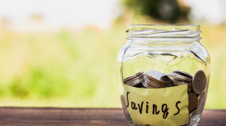 A comparison of regular savings account vs high-yield savings account interest rates